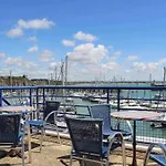 Ibis Port De Plaisance מלון 3*