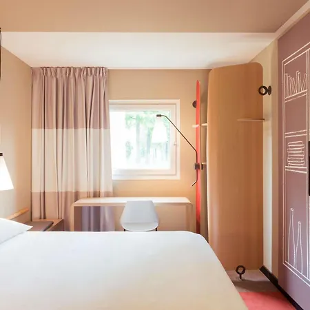 Ibis Port De Plaisance Hotel 3*