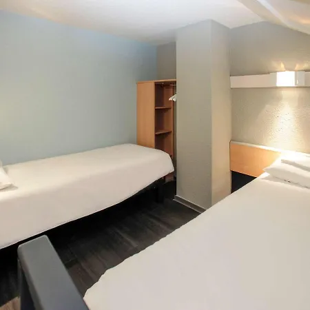 Ibis Port De Plaisance Hotel 3*