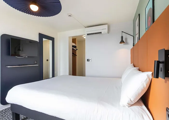 Ibis Port De Plaisance 3* Granville