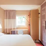 Ibis Port De Plaisance Hotel 3*