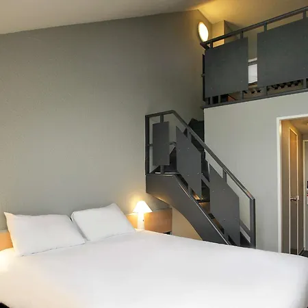 Ibis Port De Plaisance 호텔 3*