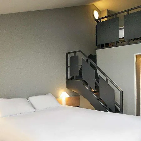 Ibis Port De Plaisance Hotel 3*
