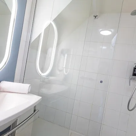 Hotel Ibis Port De Plaisance 3*