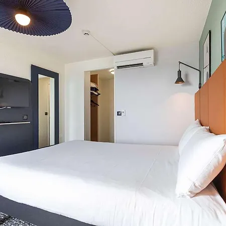 Ibis Port De Plaisance Hotel 3*