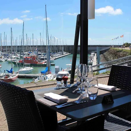 Ibis Port De Plaisance 3*