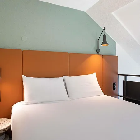 Ibis Port De Plaisance Hotel