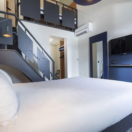 格朗维尔普莱桑斯港宜必思酒店