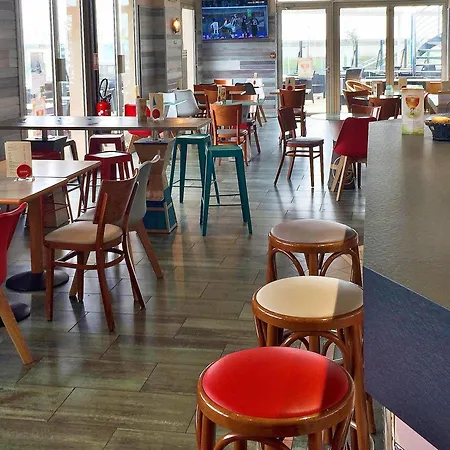 酒店 格朗维尔普莱桑斯港宜必思酒店 3*