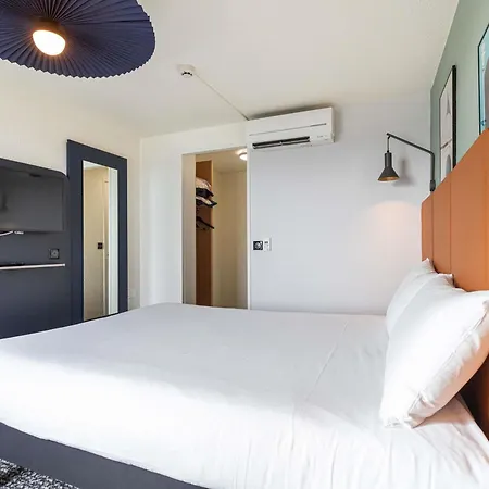 Отель Ibis Port De Plaisance 3*