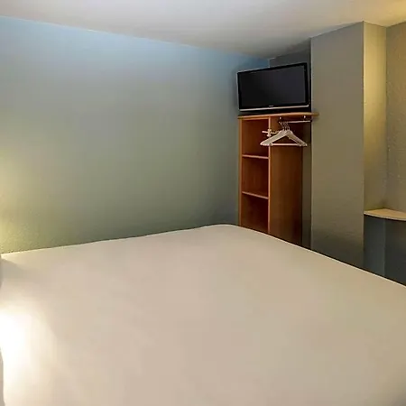 Ibis Port De Plaisance 3*
