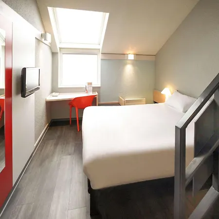 Ibis Port De Plaisance 3* Granville