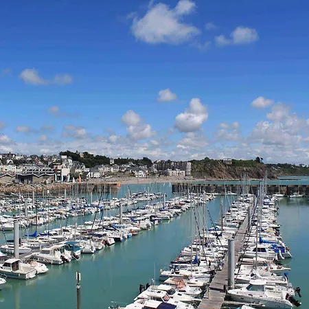 格朗维尔普莱桑斯港宜必思酒店 酒店 格朗维尔