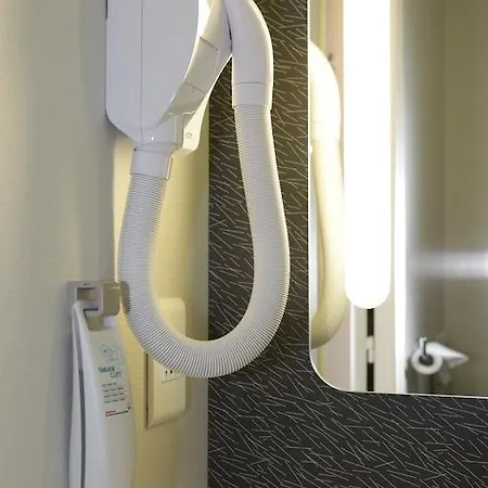 格朗维尔普莱桑斯港宜必思酒店 3* 格朗维尔