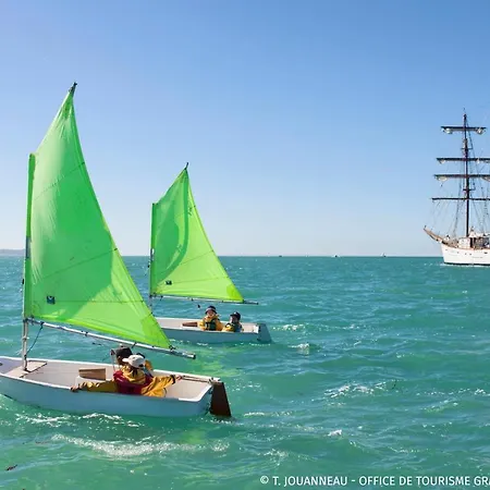 格朗维尔普莱桑斯港宜必思酒店 酒店