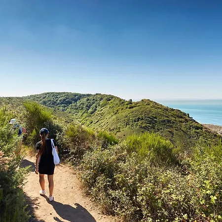 格朗维尔普莱桑斯港宜必思酒店 格朗维尔