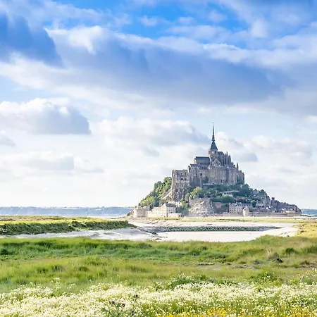 Ibis Port De Plaisance 3*