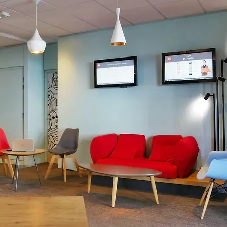 格朗维尔普莱桑斯港宜必思酒店