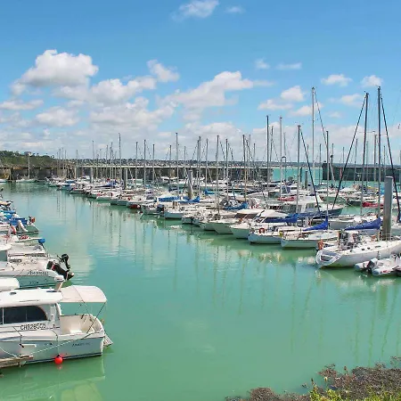 Ibis Port De Plaisance Hotel 3*