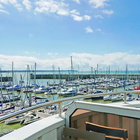 Ibis Port De Plaisance 3*