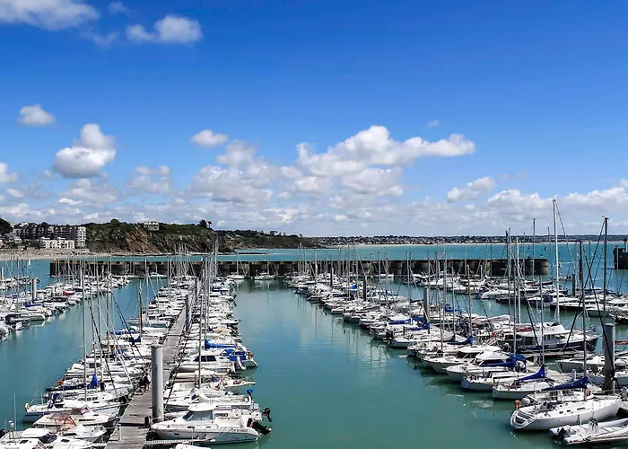 Otel Ibis Port De Plaisance Granville