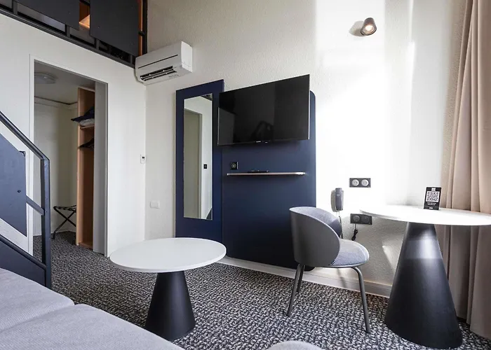 Ibis Port De Plaisance Otel