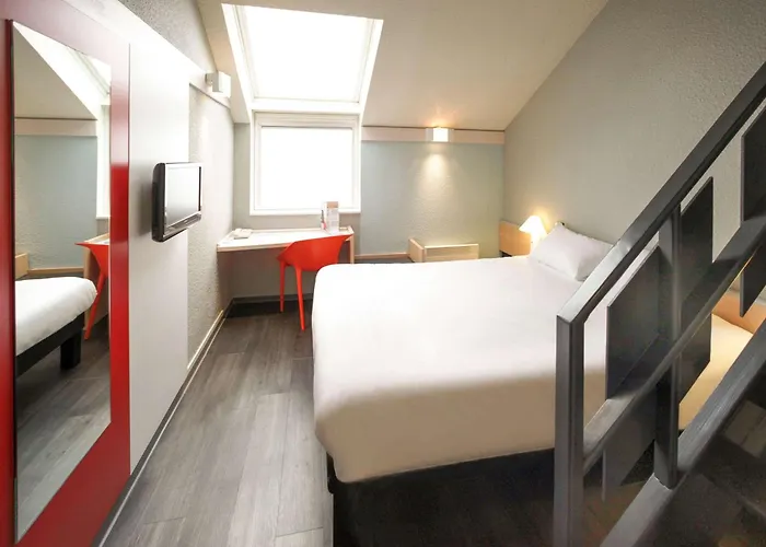 Ibis Port De Plaisance 3* Granville