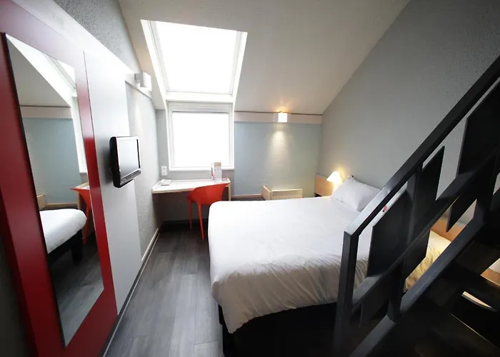 Ibis Port De Plaisance Hotel 3*