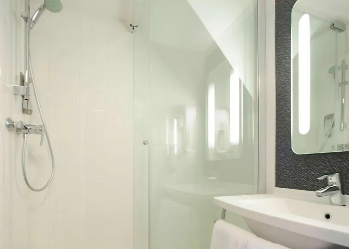 Ibis Port De Plaisance Hotell